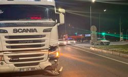 Otomobil ile tırın çarpıştığı maddi hasarlı kaza kamerada
