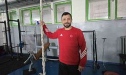 Partner bulamadı, öğrencileriyle hazırlandı; dünya üçüncüsü oldu