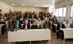 Rektör İlahiyat Fakültesi öğrencilerinin dersine konuk oldu