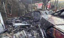 Samandağ'da kulübede başlayan yangında galerideki 3 araç zarar gördü