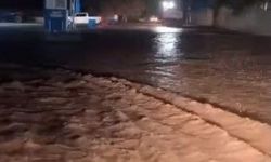 Şanlıurfa'da sağanak su baskınlarına neden oldu