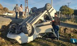 Şarampole takla atan hafif ticari araçtan yara almadan çıktılar