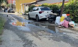 Sarıyer'de evlerinin önünden akan kanalizasyon suyu mahalleliyi isyan ettirdi: 'Kendi başımıza belediyecilik yapmaya çalışıyoruz'