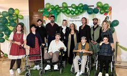 Serebral Palsili bireyler farkındalık için podyumda yürüdü