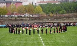 Sındırgı'da Cumhuriyet Bayramı coşkusu stadyuma taştı