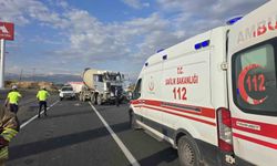 Sondaj kamyonu ile beton mikseri çarpıştı: 2 yaralı