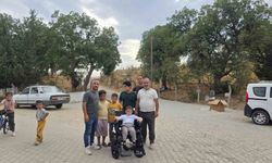 Sosyal medyadan yaptığı çağrı ile depremde evleri hasar gören vatandaşların evlerini yaptırmaya başladı