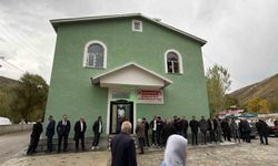 Tatvan'da hayırseverlerin desteğiyle yapılan cami ibadete açıldı