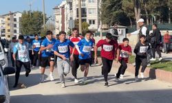 Tavşanlı'da gençler Cumhuriyet koşusunda ter döktü
