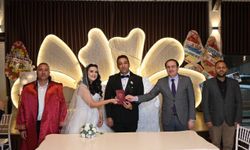 Tekin çiftinin nikahlarını Kaymakam Türker kıydı