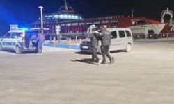TIR dorsesine gizlenerek yurt dışına kaçmaya çalışan 5 kaçak göçmen yakalandı