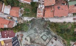 Tokat'ta inşaat alanının yanındaki yol çöktü, iki katlı apartman boşaltıldı
