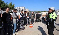 Trafik polisinden motokuryelere uyarı: 'Paket yetiştirmek için canınızı tehlikeye atmayın'