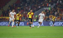 Trendyol Süper Lig: Göztepe: 2 - Çorum FK: 0 (İlk yarı)