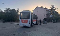 Uşak'ta midibüs ile otomobil çarpıştı: 4'ü çocuk 7 yaralı