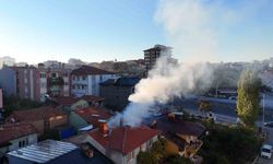 Uşak'ta tek katlı evin çatısında çıkan yangın söndürüldü