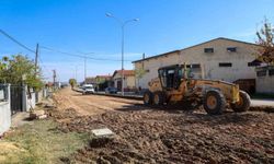 Uşak'ta yol yenileme çalışmaları sürüyor