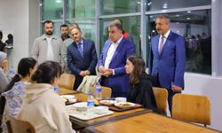 Vali Eldivan yurtlarda öğrencilerin taleplerini dinledi