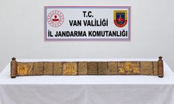 Van'da jandarmadan tarihi eser operasyonu: Altın yaldız işlemeli Tevrat ele geçirildi