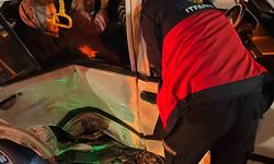 Van'da otomobiller çarpıştı: 3 yaralı