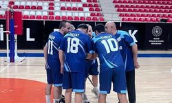 Voleybol maçında kazanan aile ve sosyal hizmetler oldu