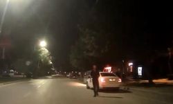 Yanından hızlıca geçen maganda sürücüyü uyardı, saldırıya uğradı