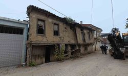 Yenişehir'in kırsal mahallelerindeki metruk binalar da yıkılıyor