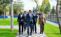 Yeşilyurt'ta parklar yenileniyor, mahalleler güzelleşiyor