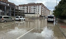 Yol göle döndü, sürücüler yön değiştirdi