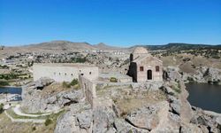 Yüksek Kilise yerli ve yabancı turistleri ağırlamaya devam ediyor