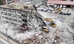 Rize İl Özel İdaresi'nin 50 yıllık binasında yıkım başladı