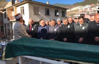 Trabzon’un Beşikdüzü ilçesinde dalgalara kapılan lise öğrencilerinden Uğurcan Korkmaz memleketi Gümüşhane’de son yolculuğuna uğurlandı