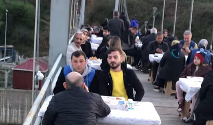 Çayeli'nde köprüde 500 kişi iftar yaptı