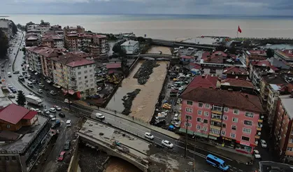 Depremlerin meydana getirdiği titreşimler heyelana neden olmakta