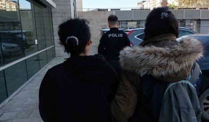 Artvinli genç kız ağlayarak cezaevine gitti