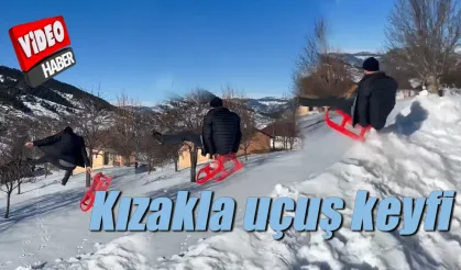 Kızakla kayarken havalanarak böyle uçtu