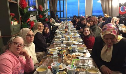 Rize'de özel çocuklar iftarda buluştu
