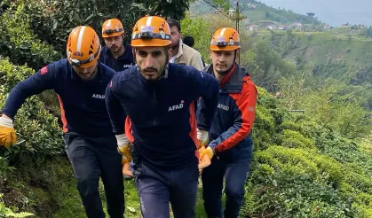 Rize’de ilkel teleferiğin sırma teline takılan şahıs düşerek hayatını kaybetti.