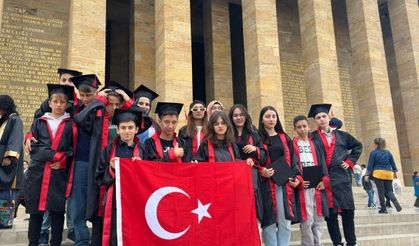 Rizeli Öğrencilerden Anıtkabir’de Mezuniyet Töreni