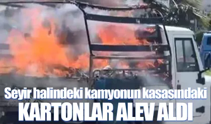 Seyir halindeki kamyonun kasasındaki kartonlar alev aldı