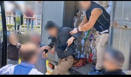 Rize'de tırın dorsesine saklanmış göçmenler yakalandı