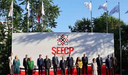 Bakan Fidan, GDAÜ Zirvesi’nde aile fotoğrafına katıldı