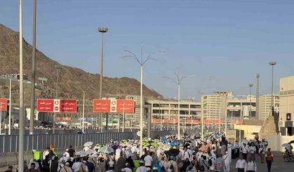 Hacılar şeytan taşlamayı bitirdi, huzurla memleketlerine dönüşler başladı
