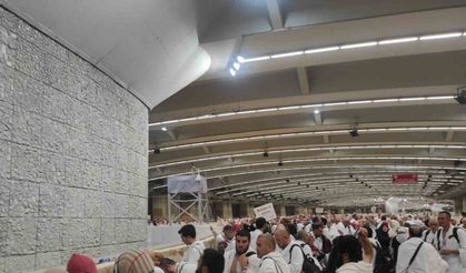 Yüzbinler hacı oldu