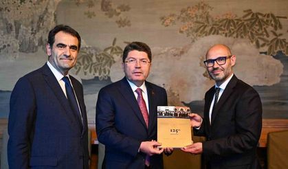 Bakan Tunç, Barış Sarayı’nda incelemelerde bulundu