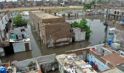 Pakistan’da etkili olan muson yağışlarında can kaybı 117’ye yükseldi