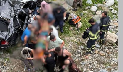 Rize’de meydana gelen kazada 1 kişi hayatını kaybederken, 8 kişi yaralandı.