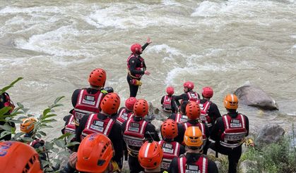 Rize'de Akarsu ve Selde Arama ve Kurtarma  Eğitimi