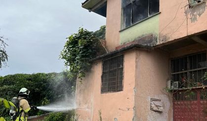 Rize'de 2 katlı evde yangın çıktı