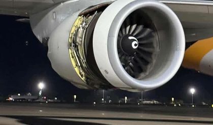 Tayvan’da havaalanına iniş yapan kargo uçağının motoru piste sürttü